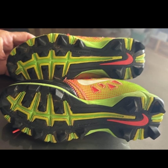 Nike Size 1 Children’s Softball Cleats Orange Neon Green - Picture 3 of 4